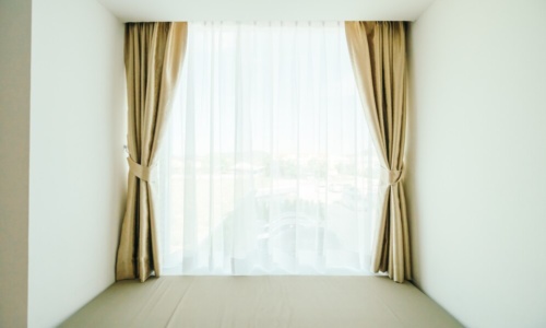 window-with-curtain-decoration_74190-6822